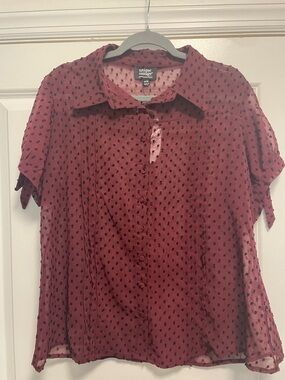 Vintage Burgundy Short-Sleeve Button Blouse with Black Dot Pattern